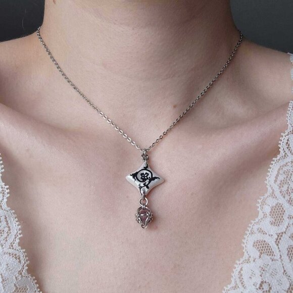 Fairy gothic silver thorns and caged pearl necklace with a small silver chain - Picture 8 of 9